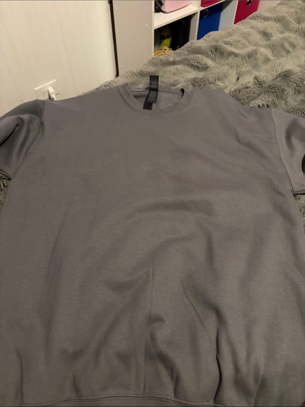 Gildan Men's Crewneck Sweatshirt in Gray